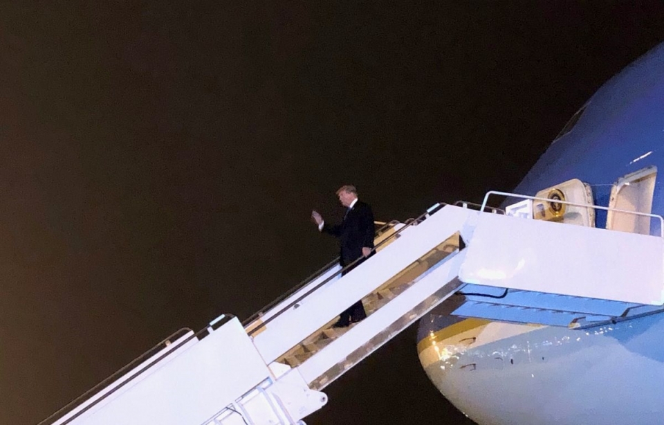 tong thong my donald trump den noi bai bat dau chuyen tham du hoi nghi thuong dinh my trieu lan 2