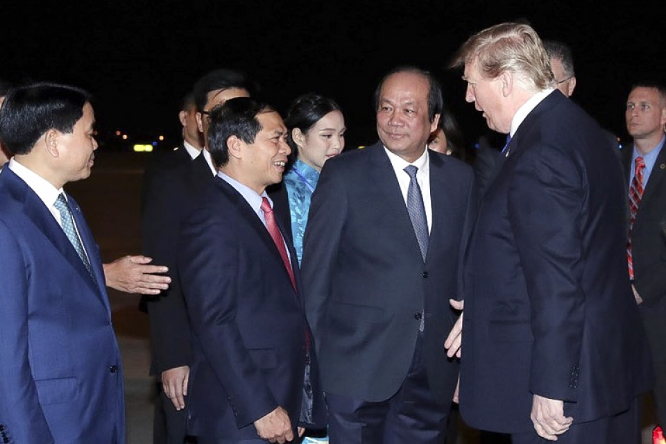 tong thong my donald trump den noi bai bat dau chuyen tham du hoi nghi thuong dinh my trieu lan 2