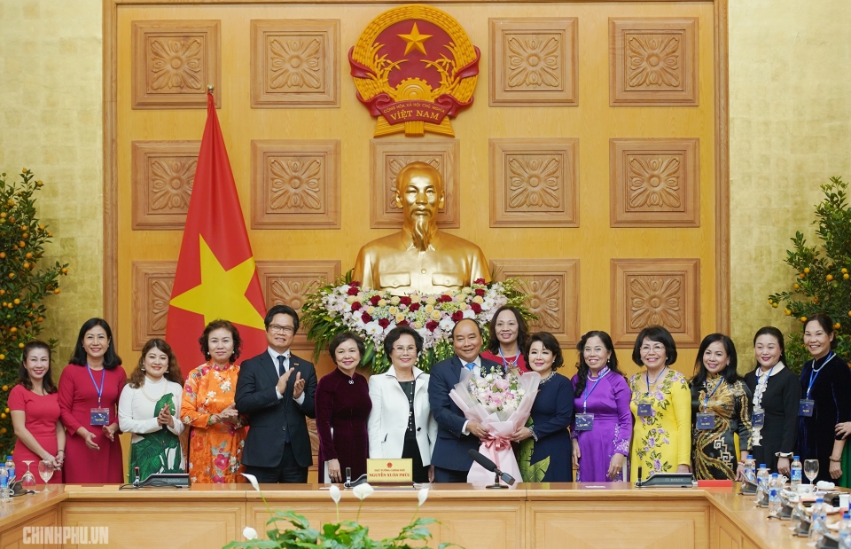 thu tuong nguyen xuan phuc gap mat cac nu doanh nhan tieu bieu