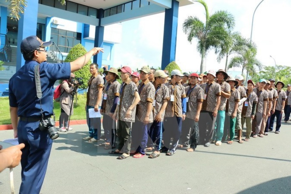 indonesia trao tra 239 ngu dan viet nam qua duong bien