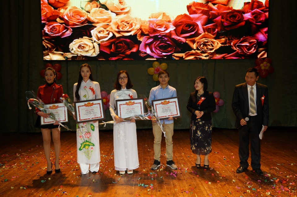 Hội Phụ nữ Việt Nam thành phố Kiev kỷ niệm 10 năm thành lập hoi phu nu viet nam thanh pho kiev ky niem 10 nam thanh lap