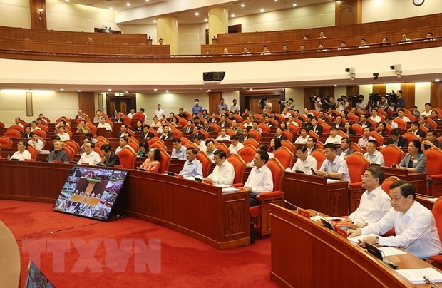 Các vị lãnh đạo Đảng, Nhà nước cùng các đại biểu dự hội nghị.