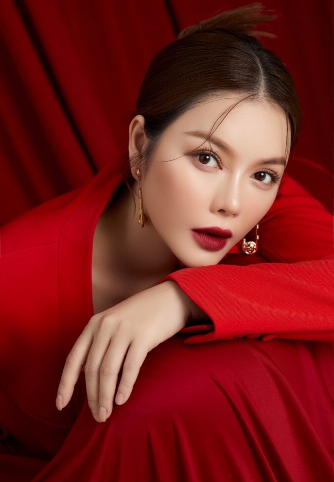 Lý Nhã Kỳ thực hiện bộ ảnh thời trang công sở phong cách Hàn Quốc