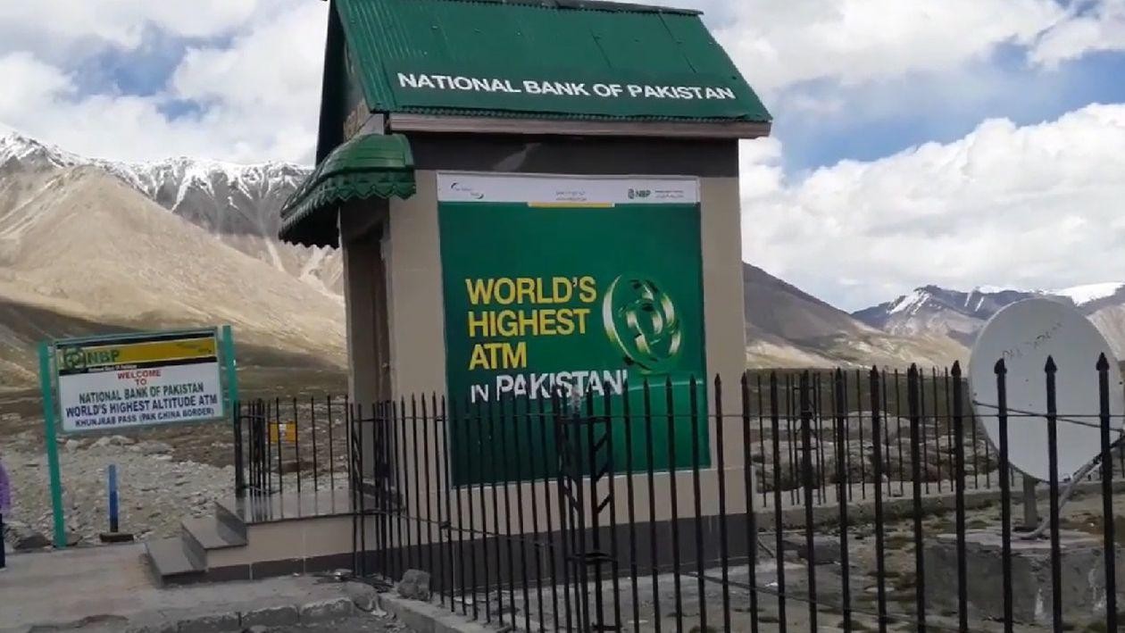 Máy rút tiền ATM đa năng ở độ cao nhất thế giới, hoạt động bằng năng lượng Mặt trời