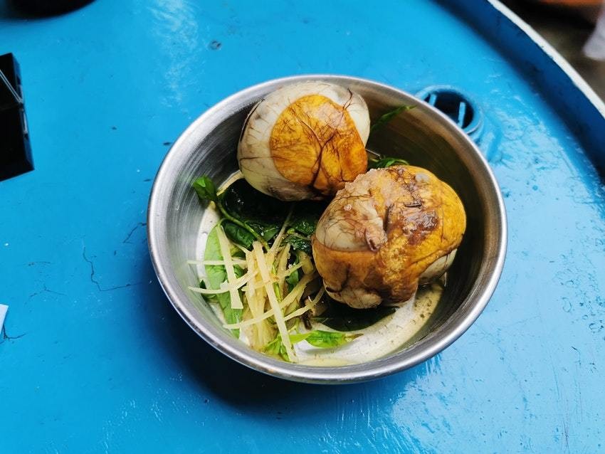 Báo du lịch Mỹ khuyên khách Tây nên mạnh dạn thử món tiết canh, chả rươi, trứng vịt lộn... của Viêt Nam