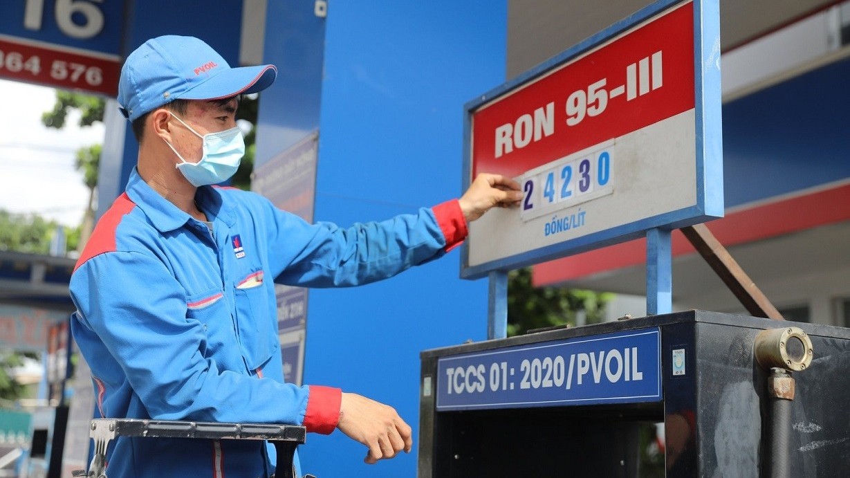 bo cong thuong noi gi ve viec loat doanh nghiep xang dau bi thu hoi giay phep