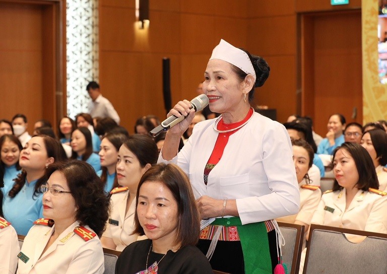 Chính phủ sẽ chăm lo toàn diện các chính sách cho phụ nữ Chính phủ sẽ chăm lo toàn diện các chính sách cho phụ nữ