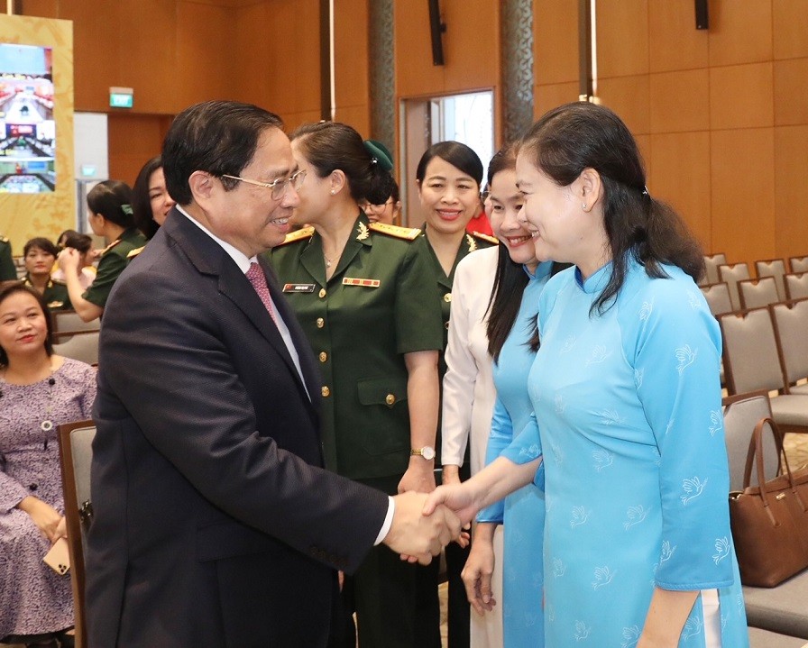 Chính phủ sẽ chăm lo toàn diện các chính sách cho phụ nữ Chính phủ sẽ chăm lo toàn diện các chính sách cho phụ nữ