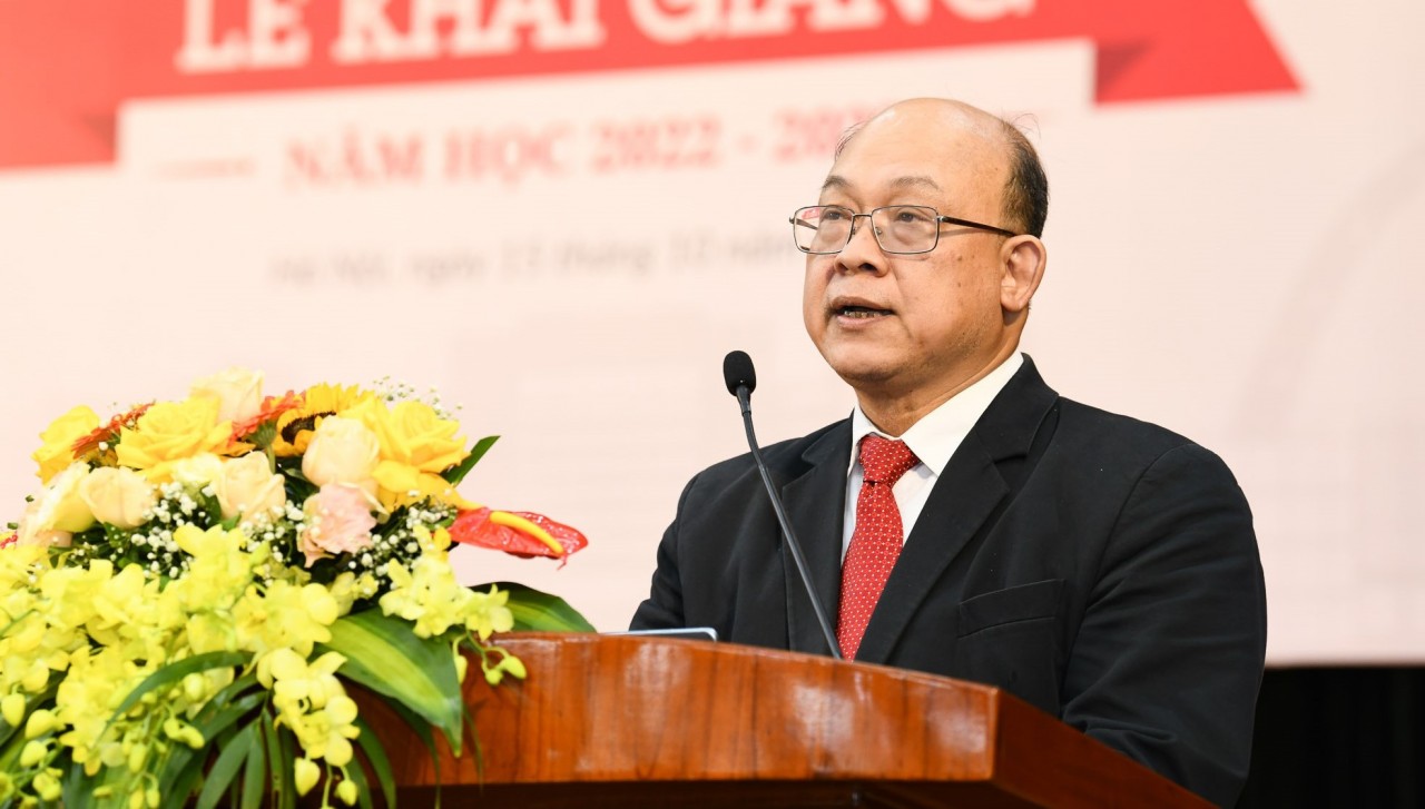 Hiệu trưởng Bách khoa khuyên sinh viên về 'tình yêu thương' và 'lòng nhân ái'