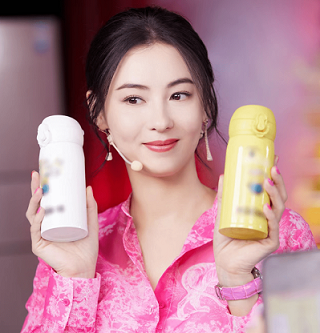 Bán hàng livestream, Trương Bá Chi thu về hàng triệu USD