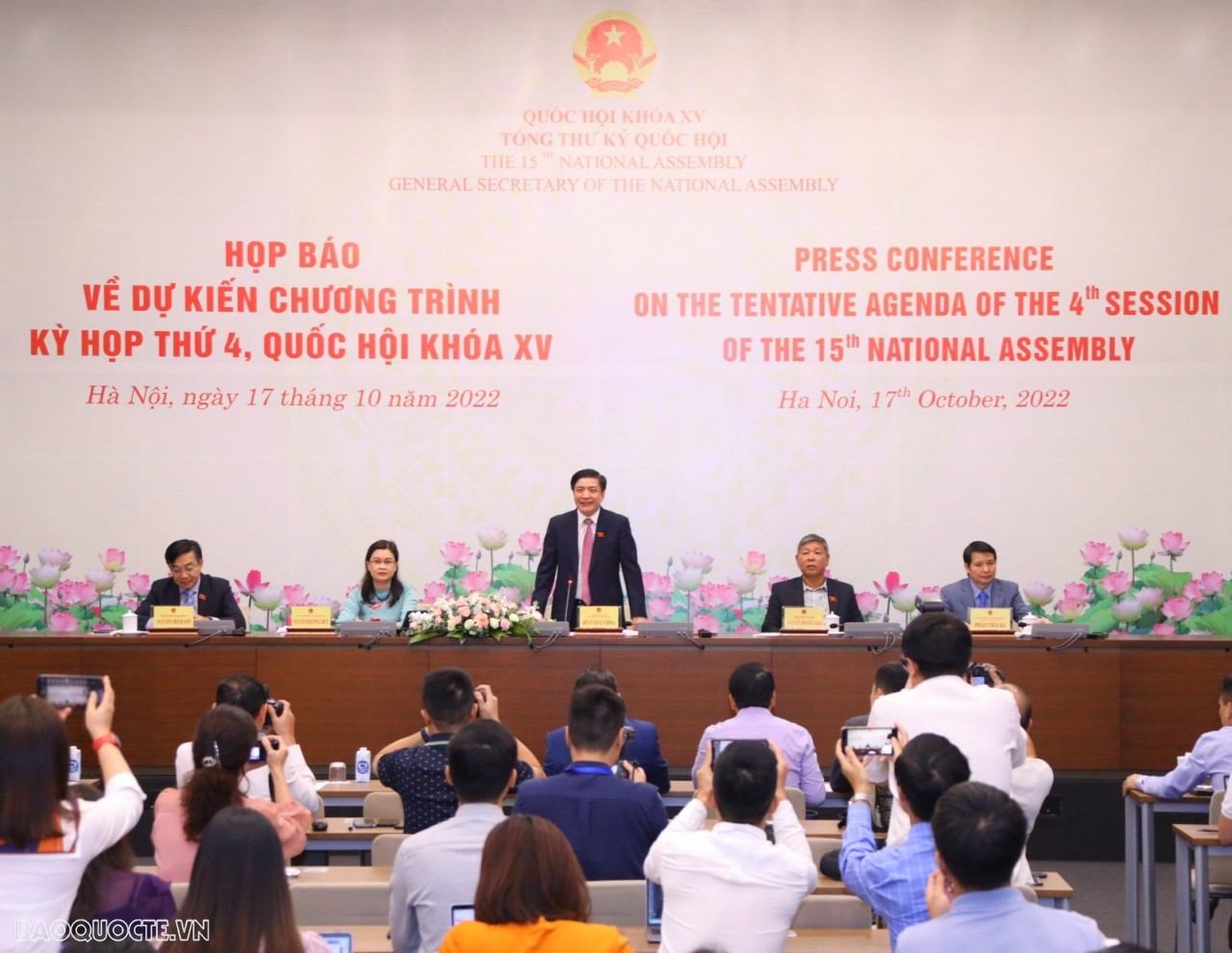 Tổng Thư ký, Chủ nhiệm Văn phòng Quốc hội Bùi Văn Cường chủ trì họp báo về chương trình Kỳ họp thứ 4, Quốc hội khóa XV. (Ảnh: Gia Phú) Tổng Thư ký, Chủ nhiệm Văn phòng Quốc hội Bùi Văn Cường chủ trì họp báo về chương trình Kỳ họp thứ 4, Quốc hội khóa XV. (Ảnh: Gia Phú)