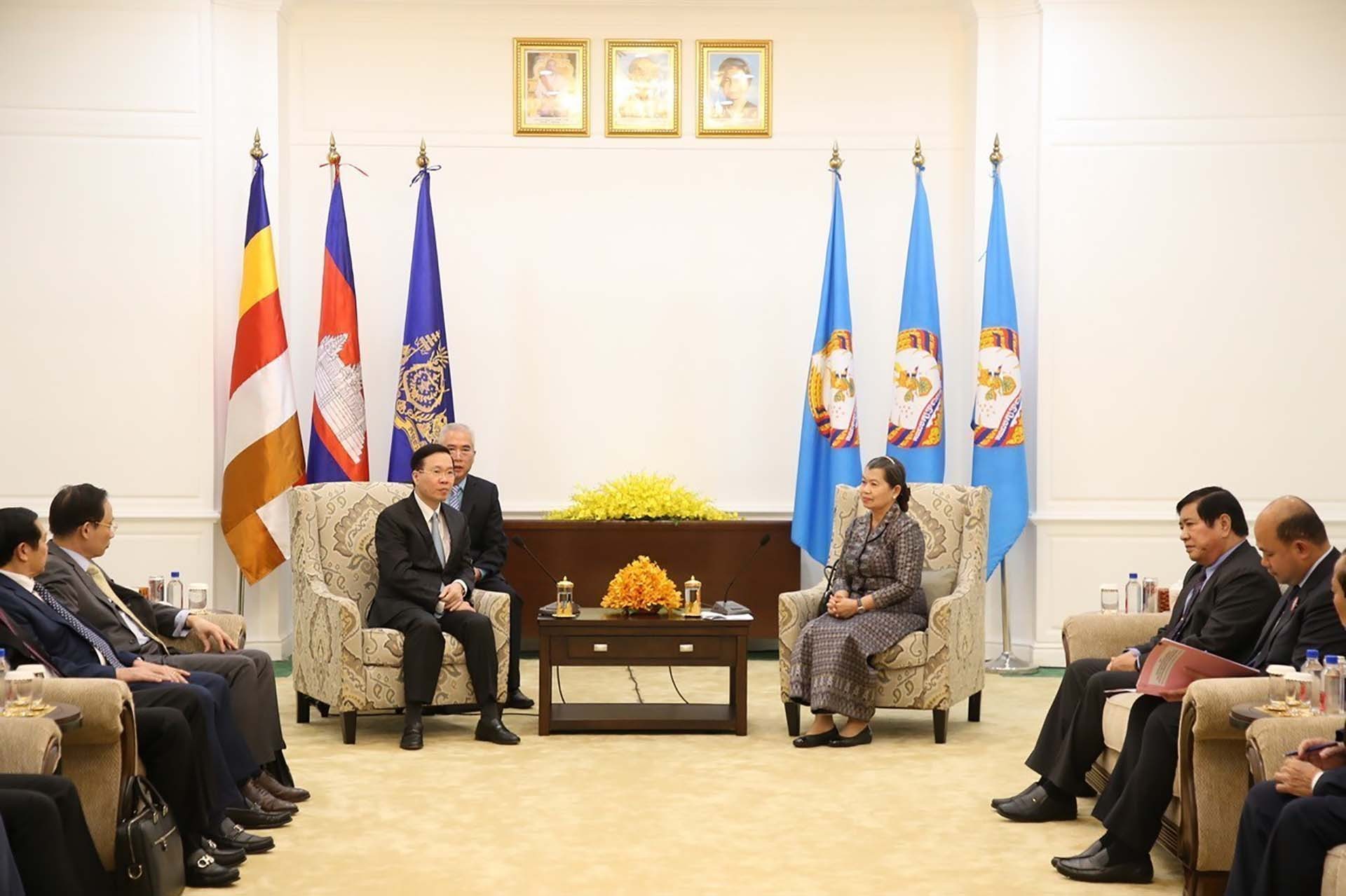 Phó Thủ tướng, Bộ trưởng Bộ Quan hệ Quốc hội, Thượng viện và Thanh tra Vương quốc Campuchia, Phó Chủ tịch Đảng Nhân dân Campuchia, Chủ tịch Hội Hữu nghị Campuchia-Việt Nam Men Sam An tiếp Thường trực Ban Bí thư Võ Văn Thưởng. (Nguồn: TTXVN)