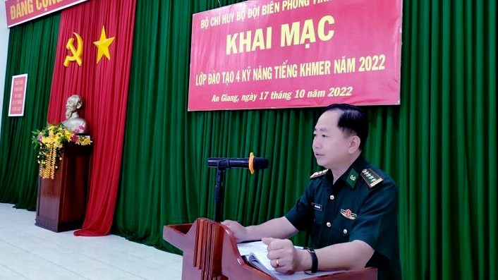 khai giang lop dao tao ky nang tieng khmer cho can bo bo doi bien phong an giang