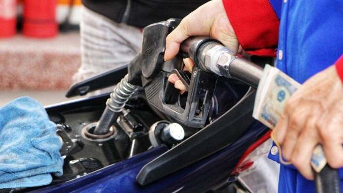 gia xang dau hom nay 2010 gia dau the gioi tang nhe gia xang trong nuoc co the tang vao chieu mai