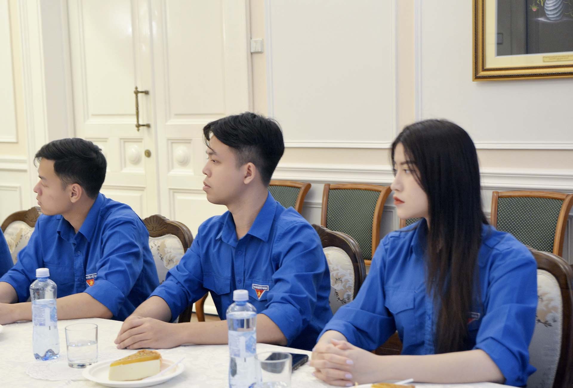 Các thành viên Ban Cán sự Đoàn tham dự buổi gặp mặt.