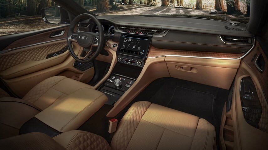 Jeep Grand Cherokee sẽ ra mắt tại triển lãm ô tô Việt Nam 2022