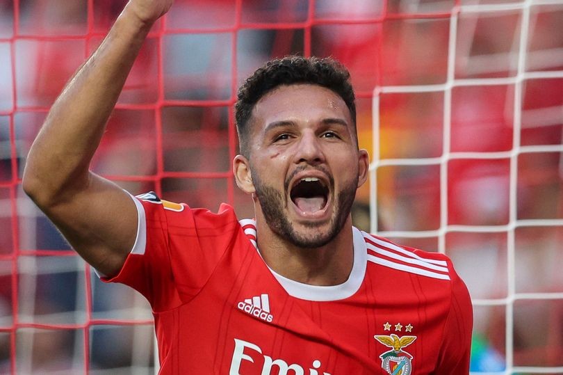 Chuyển nhượng cầu thủ Man Utd ngày 21/10: Gấp rút tìm tiền đạo thay thế Ronaldo;