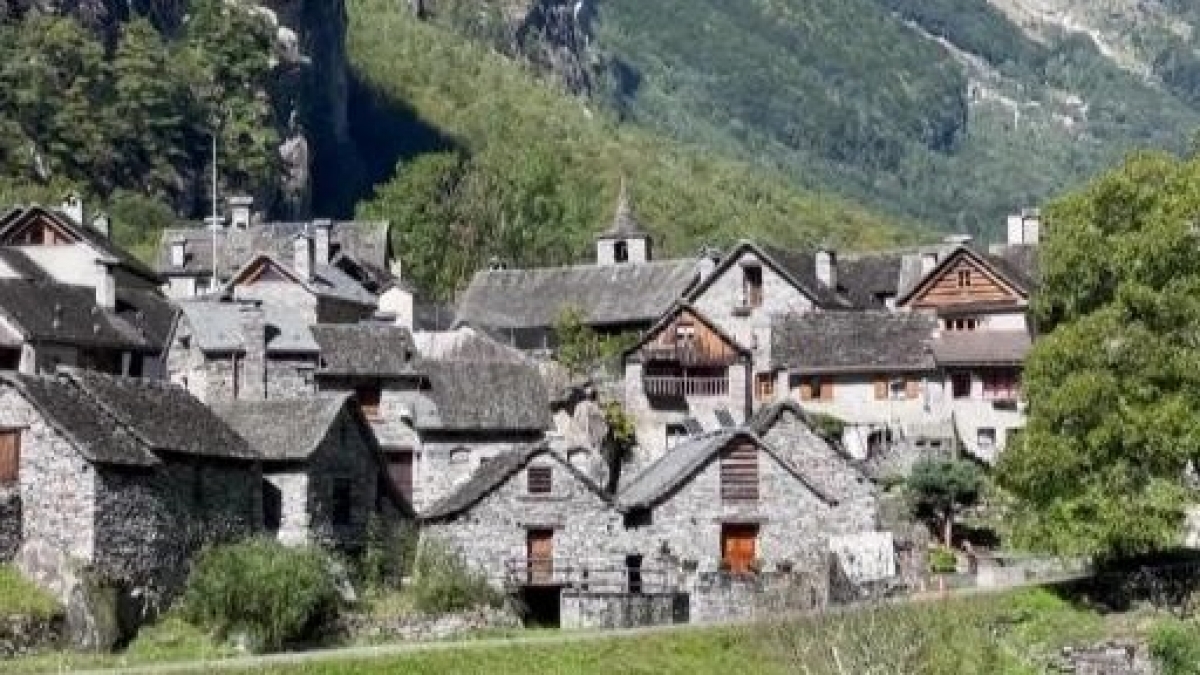Ít ai biết rằng 11 ngôi làng kỳ lạ này chưa từng kết nối lưới điện quốc gia dù có đập thủy điện trên núi.