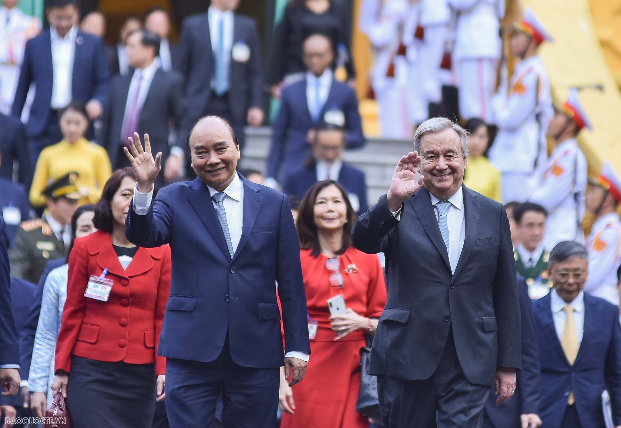 Tổng thư ký Liên hợp quốc và Chủ tịch nước thăm nhà sàn Bác Hồ và cho cá ăn Chủ tịch nước Nguyễn Xuân Phúc chủ trì lễ đón chính thức và hội đàm với Tổng thư ký Liên hợp quốc