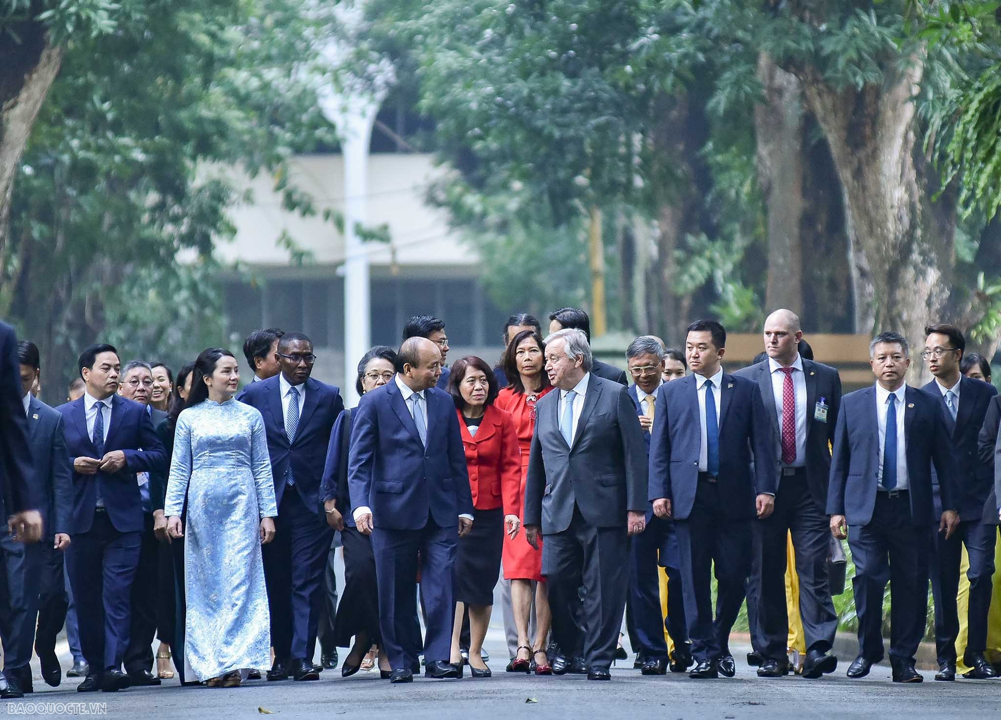 Tổng thư ký Liên hợp quốc thăm Nhà sàn Chủ tịch Hồ Chí Minh