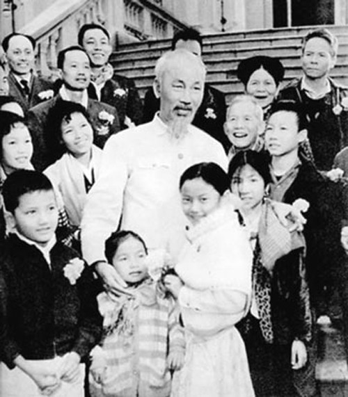 Những tặng phẩm đáng quý kiều bào gửi tặng Bác Hồ Những tặng phẩm đáng quý kiều bào gửi tặng Bác Hồ