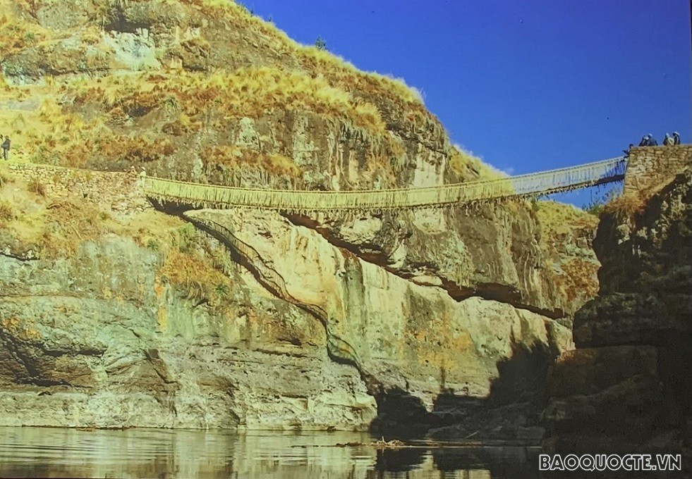 Khai mạc triển lãm ảnh 'Qhapaq Ñan – Con đường Inca hùng vĩ' tại Hà Nội. (Ảnh: Hạnh Lê)