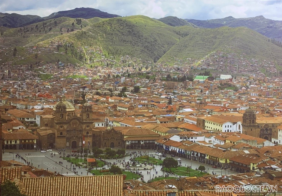 Khai mạc triển lãm ảnh 'Qhapaq Ñan – Con đường Inca hùng vĩ' tại Hà Nội. (Ảnh: Hạnh Lê)