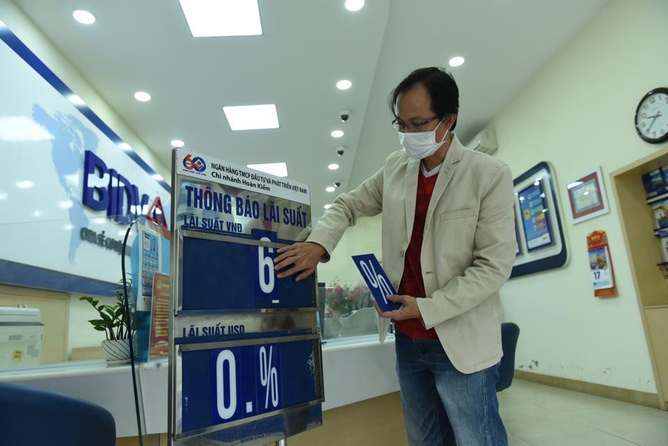 Lãi suất, tỷ giá tăng: Doanh nghiệp chịu tác động kép