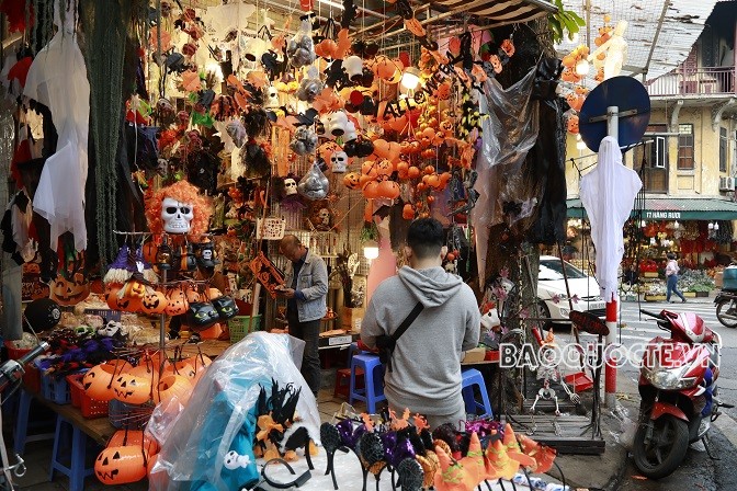 Phố Hàng Mã đón chờ Lễ hội Halloween
