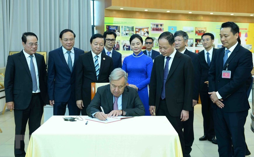 Hình ảnh chuyến thăm Tổng cục Khí tượng thủy văn của Tổng thư ký LHQ António Guterres