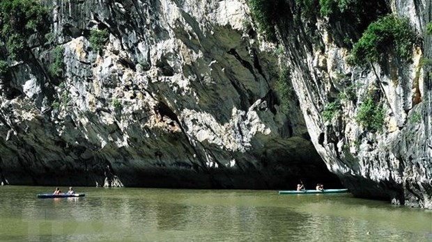 hoat dong cheo do tay cheo kayak o vinh ha long la trai phep