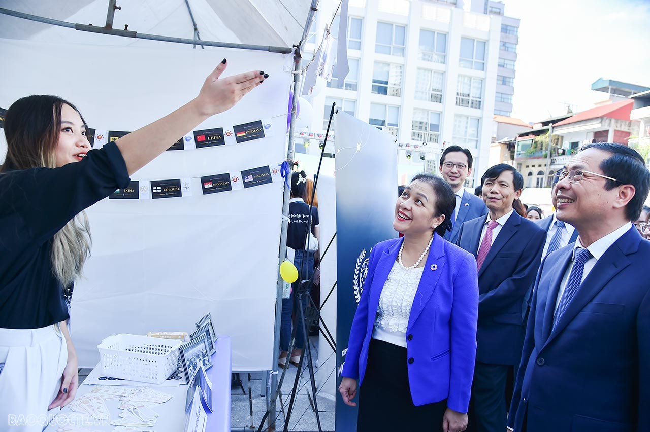 Toàn cảnh Tổng thư ký Liên hợp quốc trao đổi với thanh niên, sinh viên Việt Nam tại Học viện Ngoại giao qua ảnh