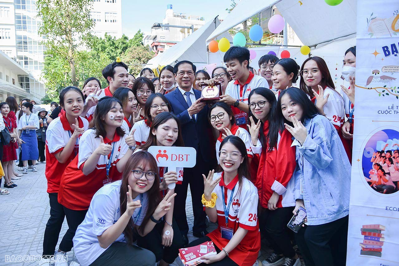 Toàn cảnh Tổng thư ký Liên hợp quốc trao đổi với thanh niên, sinh viên Việt Nam tại Học viện Ngoại giao qua ảnh