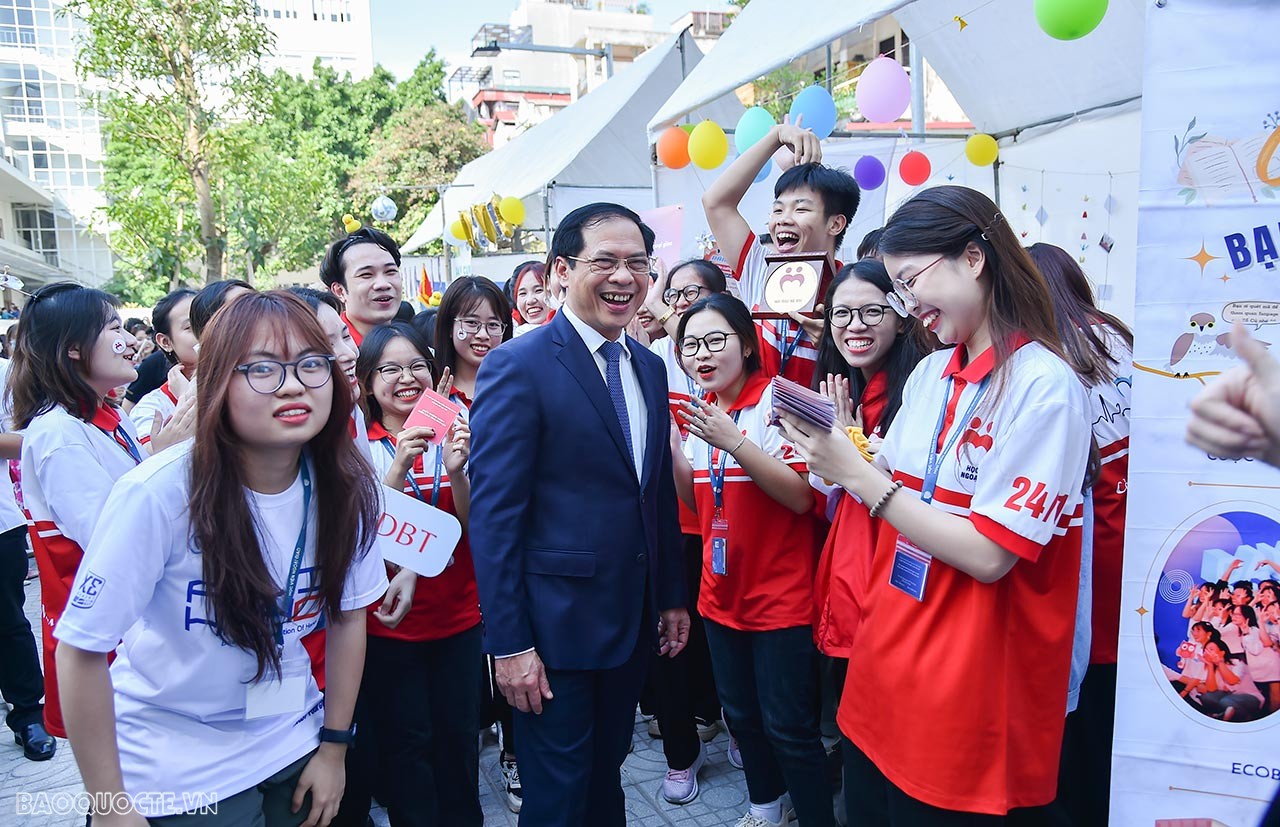 Toàn cảnh Tổng thư ký Liên hợp quốc trao đổi với thanh niên, sinh viên Việt Nam tại Học viện Ngoại giao qua ảnh