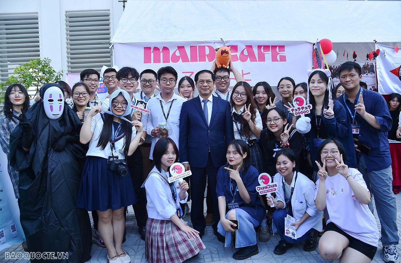 Toàn cảnh Tổng thư ký Liên hợp quốc trao đổi với thanh niên, sinh viên Việt Nam tại Học viện Ngoại giao qua ảnh