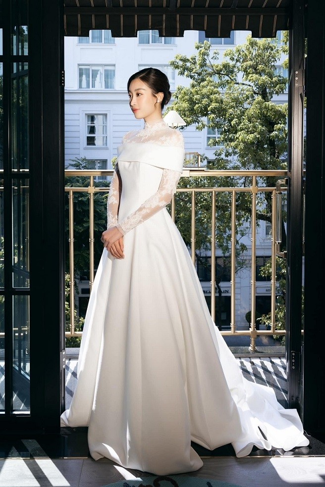 Hoa hậu Đỗ Mỹ Linh rạng ngời trong ngày trọng đại cùng 5 bộ váy cưới tinh tế