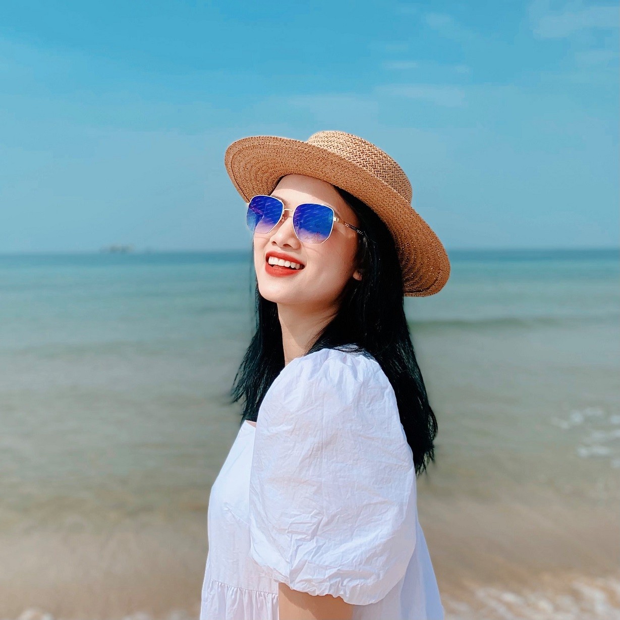 Nhan sắc nổi bật và thành tích học tập xuất sắc của Hoa khôi bóng chuyền Nguyễn Thu Hoài