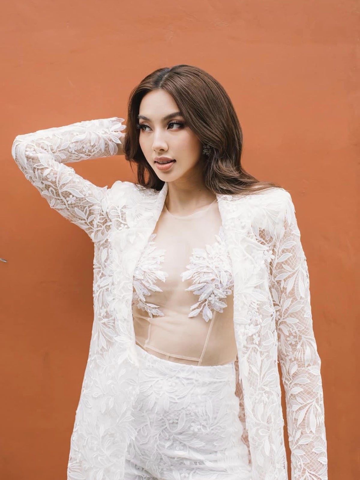 Thời trang những ngày cuối nhiệm kỳ Hoa hậu Hòa bình Quốc tế 2021 của Thùy Tiên