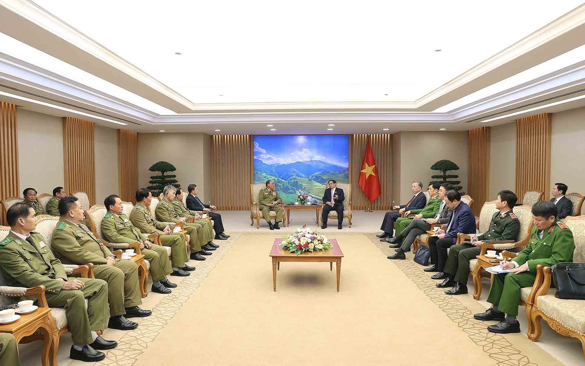 Thủ tướng Phạm Minh Chính tiếp Đại tướng Vilay Lakhamphong, Phó Thủ tướng, Bộ trưởng Bộ Công an Lào. (Nguồn: TTXVN) Thủ tướng Phạm Minh Chính tiếp Đại tướng Vilay Lakhamphong, Phó Thủ tướng, Bộ trưởng Bộ Công an Lào. (Nguồn: TTXVN)