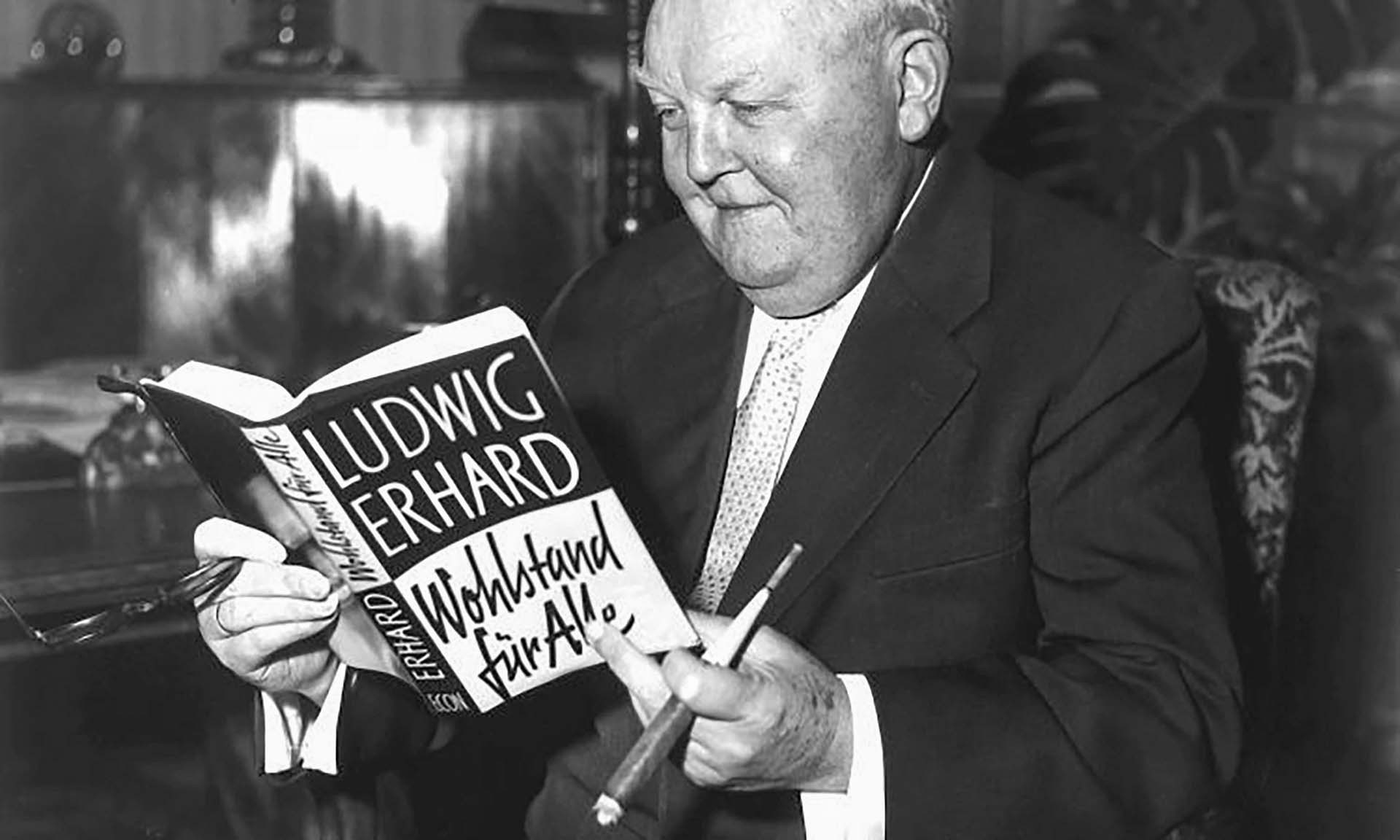 Bộ trưởng Bộ Kinh tế sau này là Thủ tướng Đức Ludwig Erhard là “kiến trúc sư” của mô hình Kinh tế thị trường xã hội có vị trí quan trọng trong quá trình phát triển kinh tế của Đức thời hậu chiến. (Nguồn: DPA)