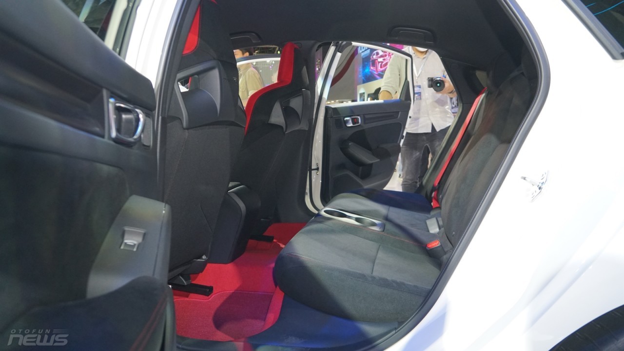 ภาพระยะใกล้ของรถสปอร์ต Honda Civic Type R ที่มีความจุ 315 แรงม้า