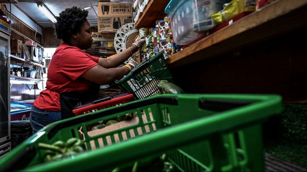 Giữa 'cơn lốc' lạm phát, kinh tế Mỹ dần phục hồi sau hai quý suy giảm liên tục