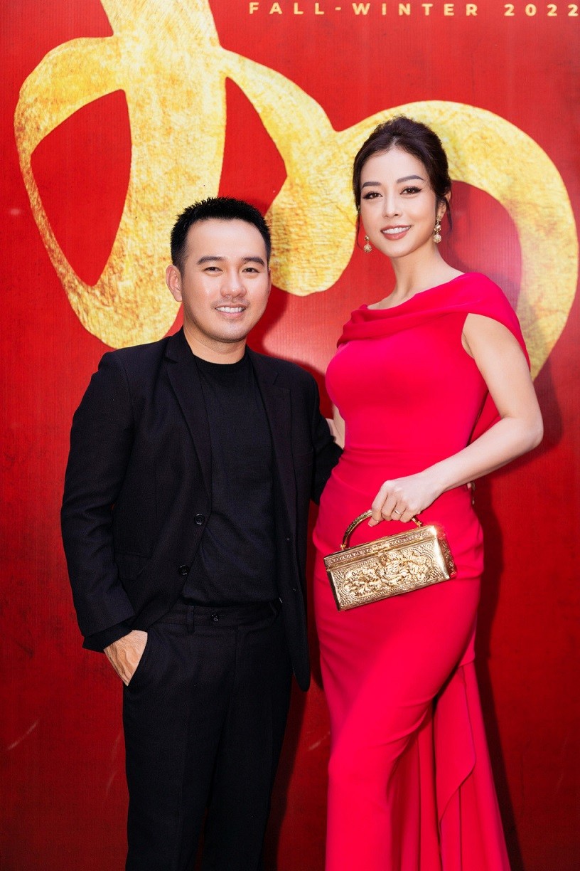 Nhã Phương và dàn mỹ nhân Việt rực rỡ đầm sắc hồng dự show thời trang Lê Thanh Hòa