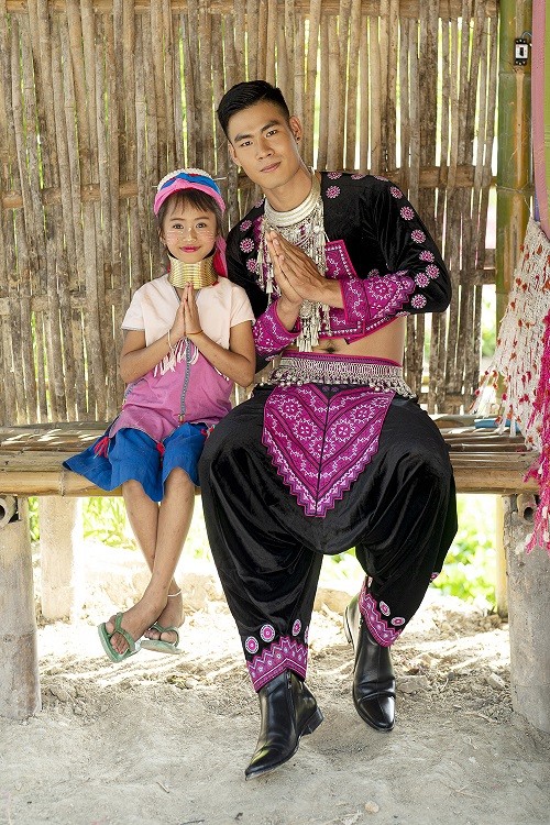 ประเทศไทย: Danh Chieu Linh เยี่ยมชมและสำรวจวัฒนธรรมหมู่บ้านคอยาว