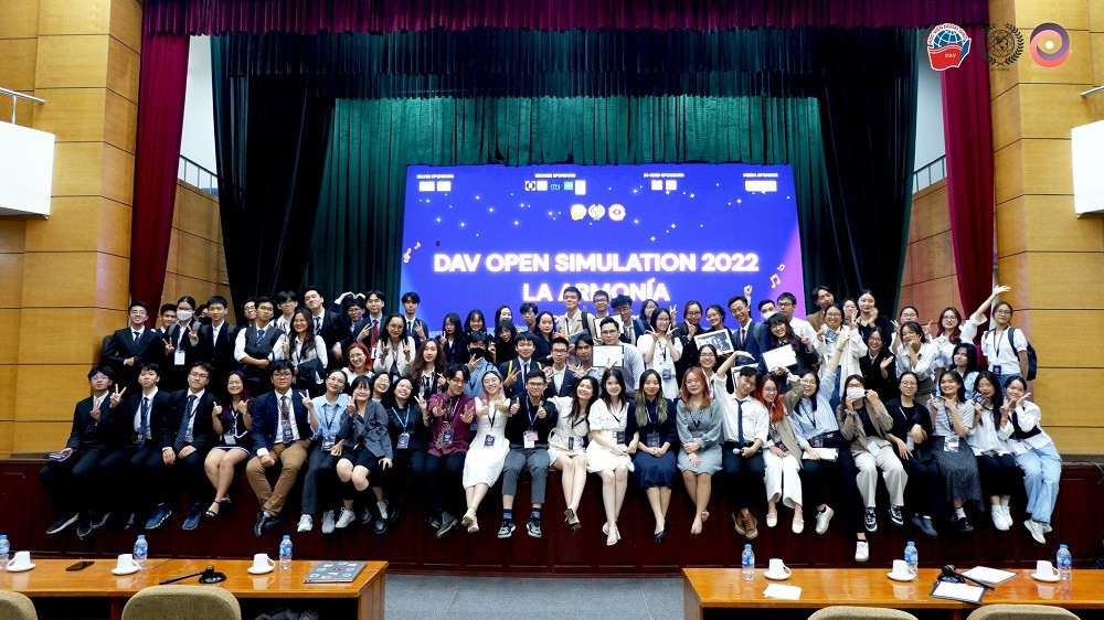 Các đại biểu và khách mời chụp ảnh kỷ niệm. (Nguồn: DAVMUN) Các đại biểu và khách mời chụp ảnh kỷ niệm. (Nguồn: DAVMUN)