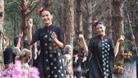 Kon Tum: Chương trình văn hóa đặc sắc trình diễn áo dài và thổ cẩm Tây Nguyên