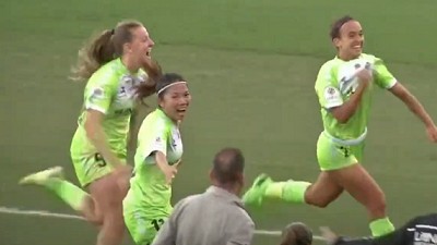 Huỳnh Như góp công giúp đồng đội Lank FC ghi bàn