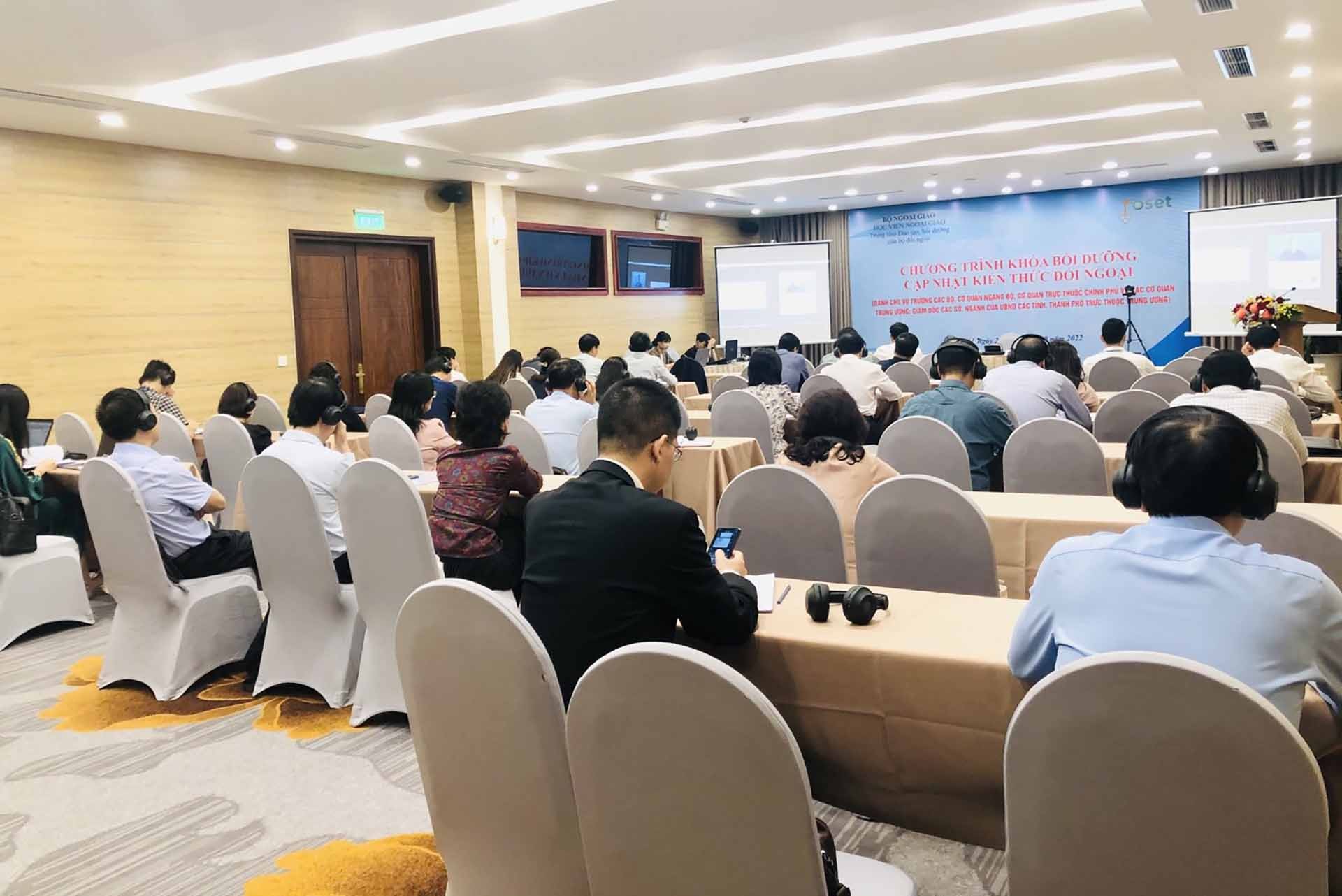 Khóa bồi dưỡng cấp cao về Kiến thức đối ngoại cho Vụ trưởng, Giám đốc các cơ quan bộ, ban ngành và UBND các tỉnh, thành phố