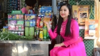 Sao Việt: NSND Thu Hà diện áo dài xuống phố, Hồng Diễm hội ngộ Bảo Thanh