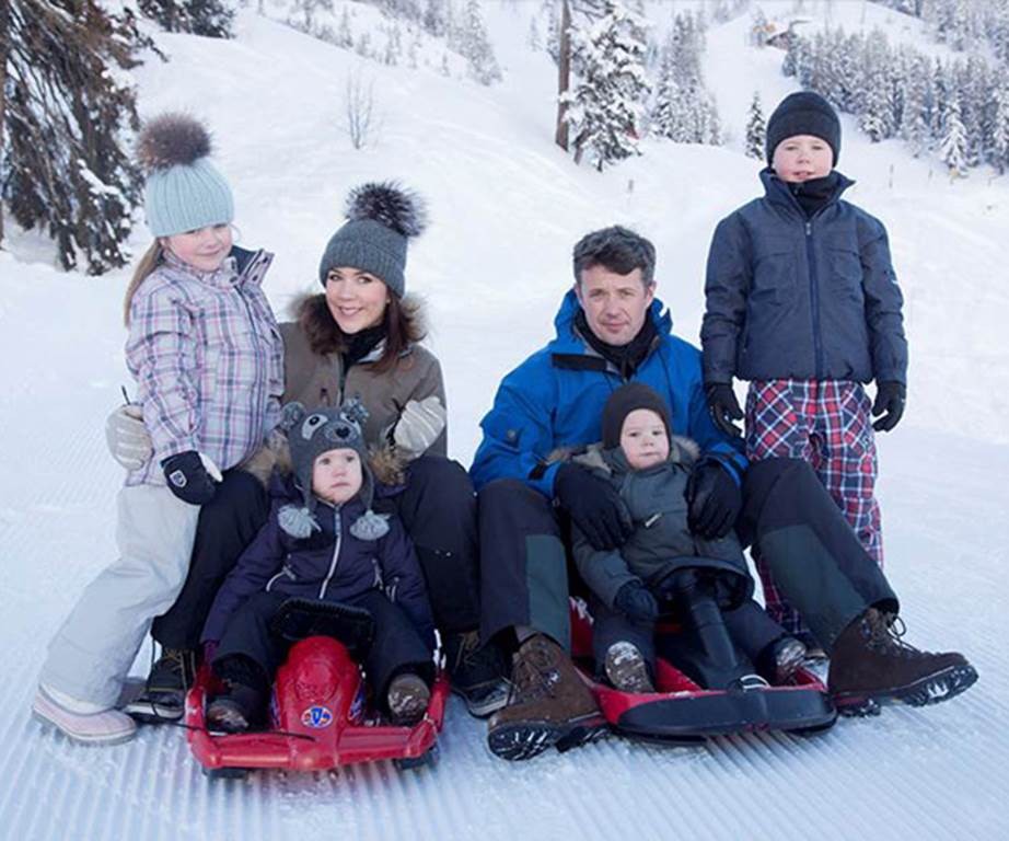 Những bức ảnh gia đình đẹp nhất của Thái tử kế vị Đan Mạch và Công nương Mary